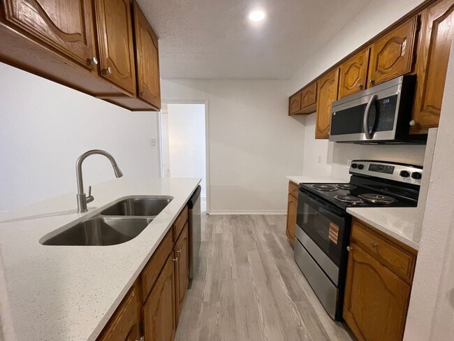 Building Photo - 2422-2424 Sherry Street