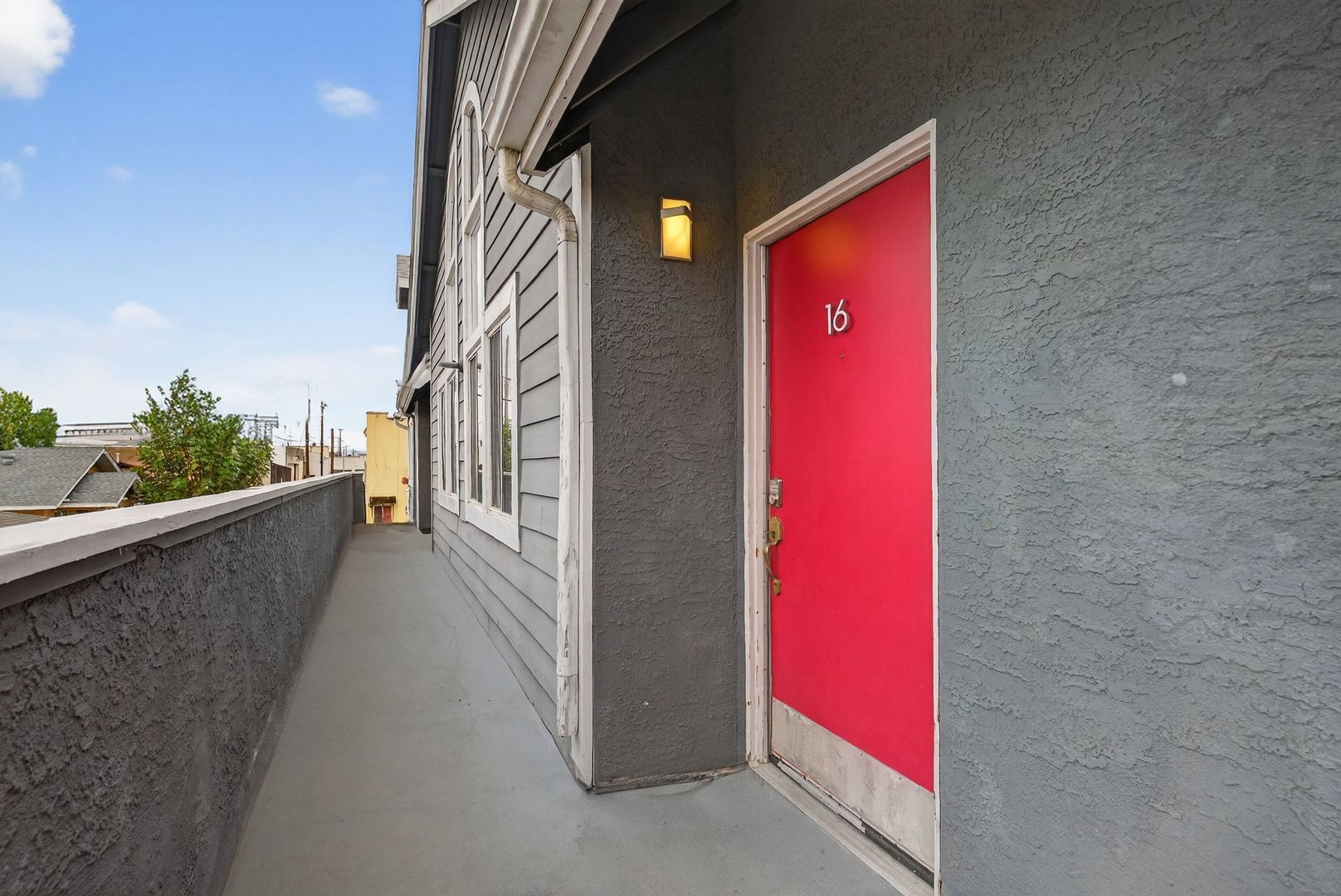 Building Photo - 533 E 11th St