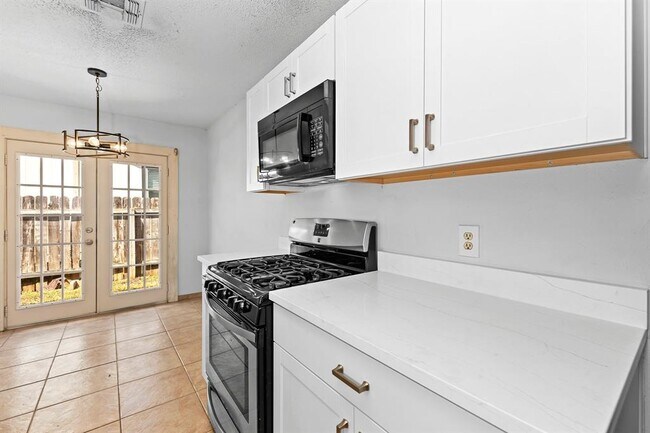 Building Photo - 607 Russet Valley Dr