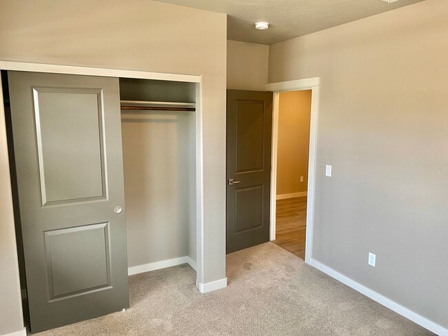 Building Photo - 61357 SE Matthew St