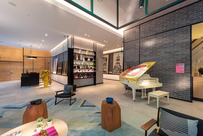 Building Photo - 121 NE 34th St