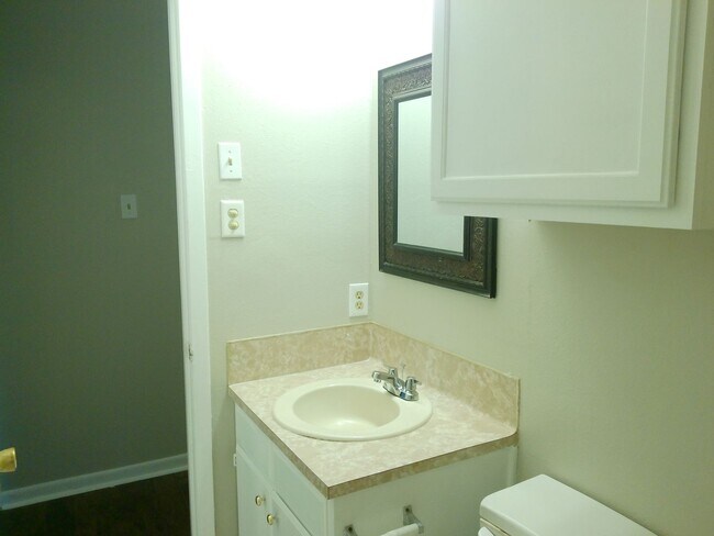 Building Photo - 1710 Sun Beam - 3/Bed 2/Bath - $1850/month