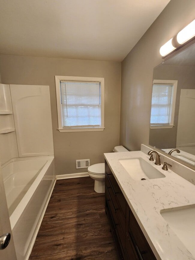 Building Photo - Charming 3BR Home with Modern Finishes & S...