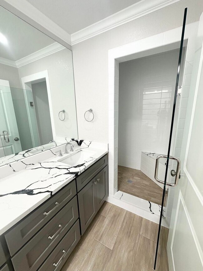 Building Photo - Fully Remodeled 3 Bedroom 2 Bathroom For Rent