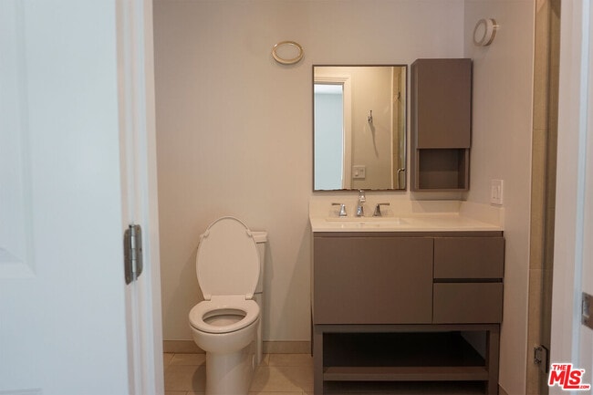 Building Photo - 221 N Bowling Green Way