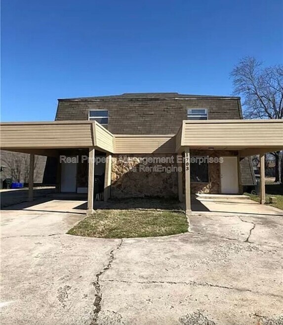 Building Photo - 1705 Beaumont Dr