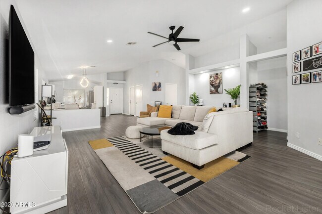 Building Photo - 10420 W Reade Ave