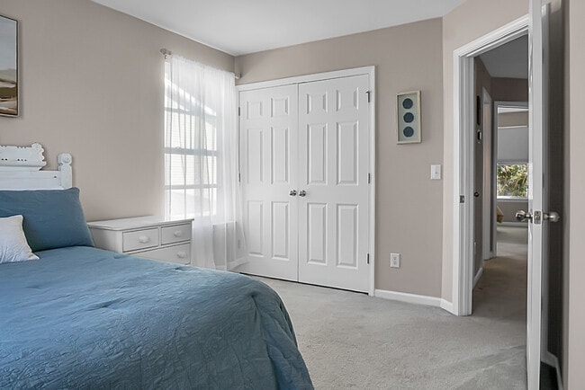 Building Photo - 1519 Thoroughbred Blvd