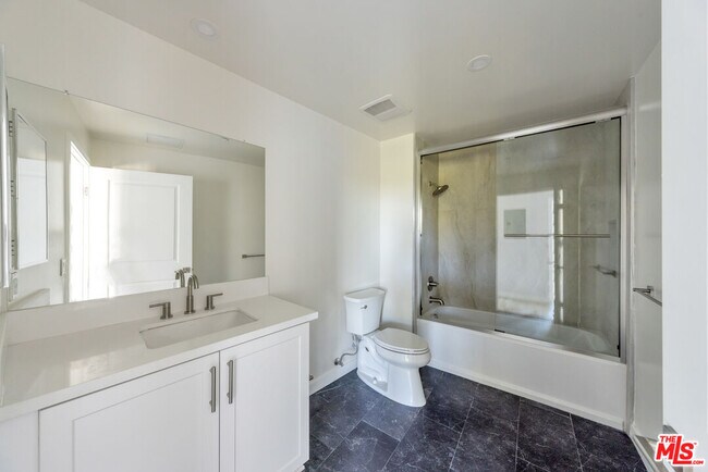 Building Photo - 5506 Thornburn St