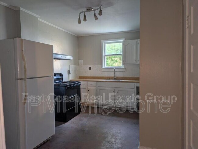 Building Photo - 304 1/2 W Martin St