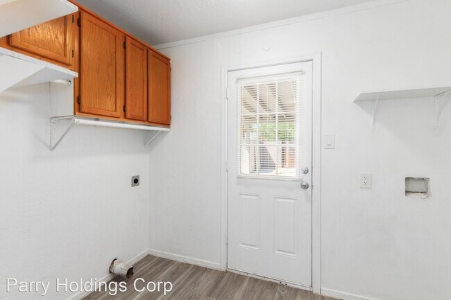 Building Photo - 3 br, 1 bath House - 2614 N 40th Drive