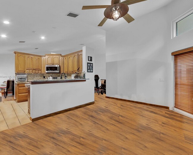 Building Photo - 204 Cameron Dr