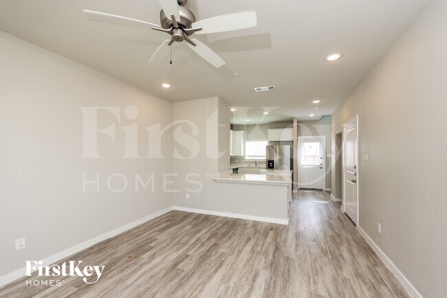 Building Photo - 622 Ava Trl