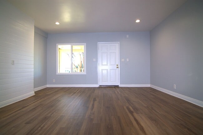 Building Photo - 8806 Haskell Ave