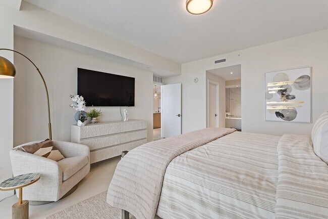 Building Photo - 3100 N Ocean Dr