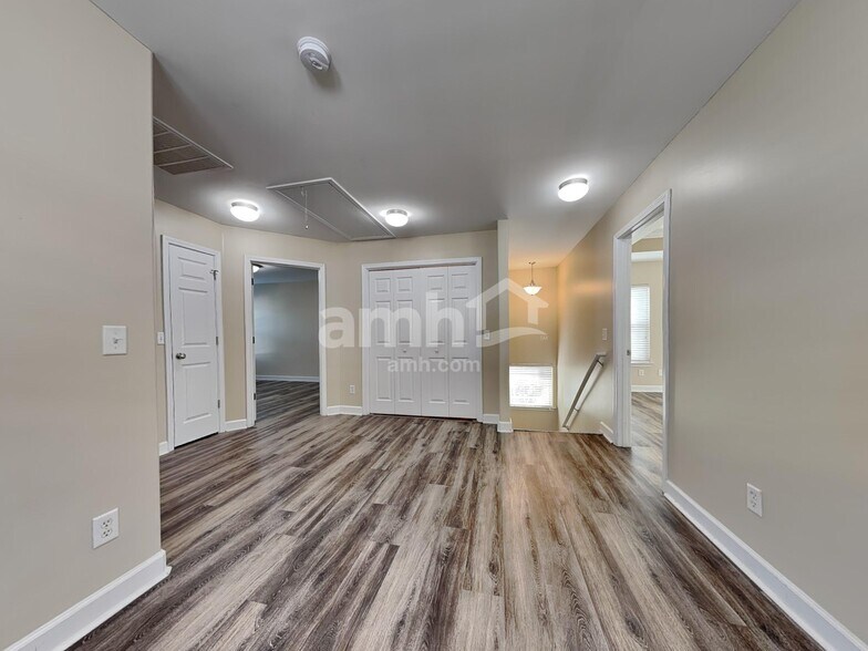 Building Photo - 35 Summer Hill Ct