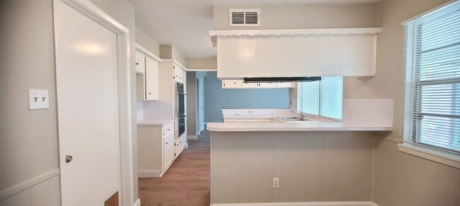 Building Photo - 10635 Tenneta Dr