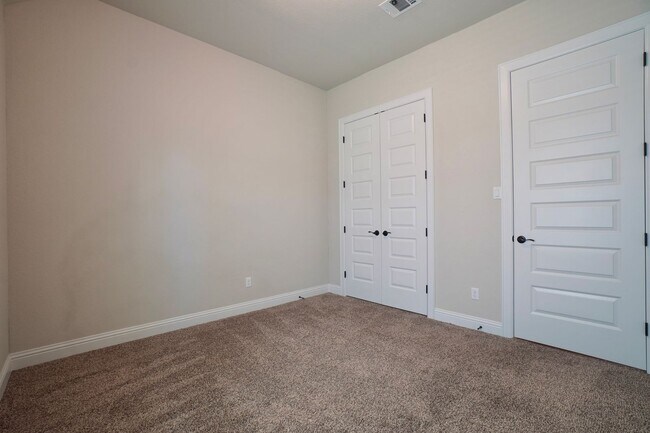 Building Photo - 6650 Verona Pl
