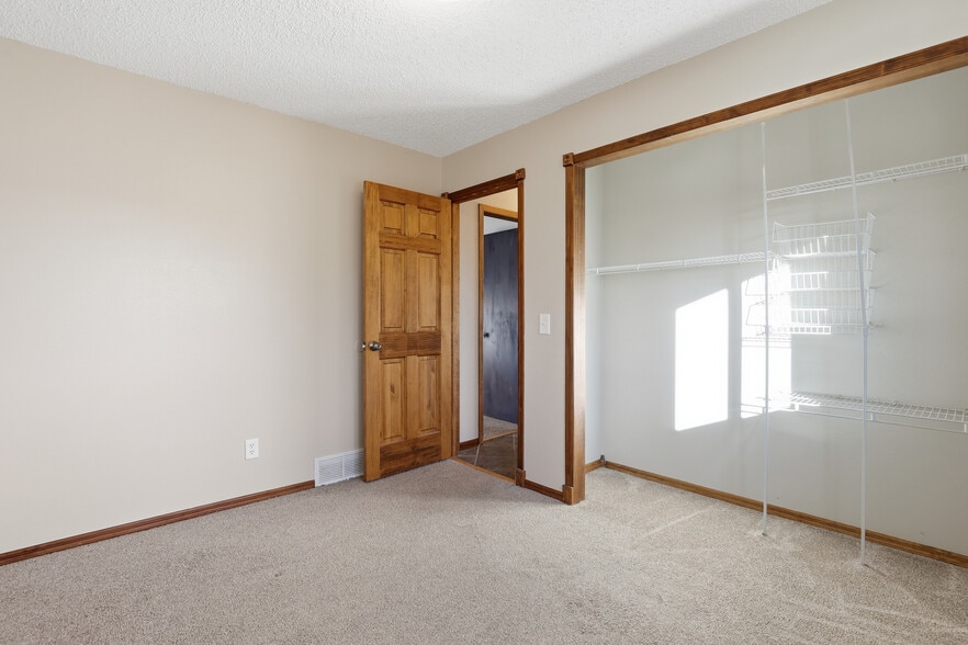 Building Photo - 1731 Sharp Dr