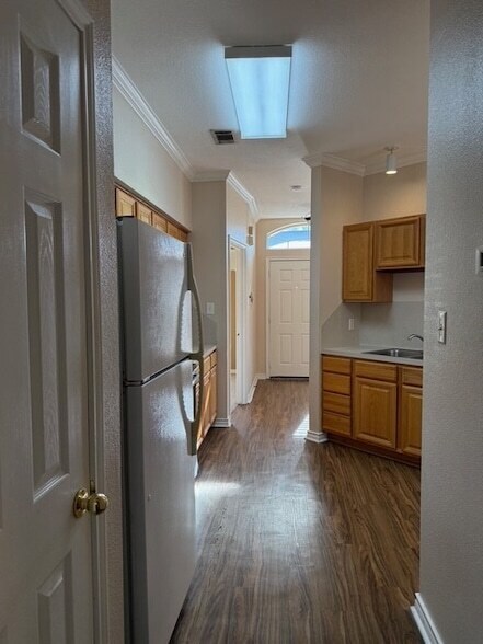 Building Photo - 219 Fraternity Row