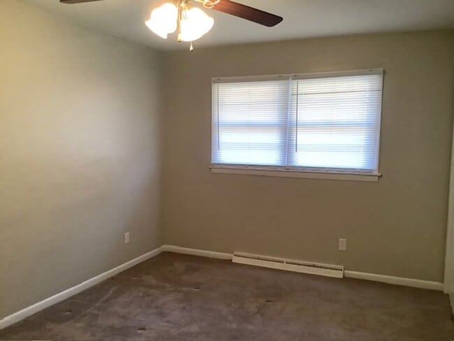 Building Photo - 136 Maple Lawn Pl