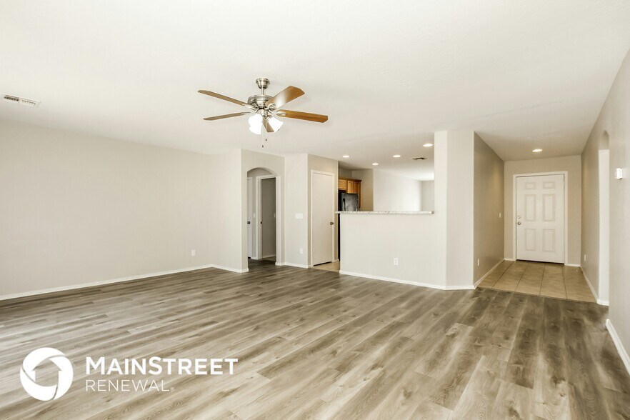 Building Photo - 2612 E Paradise Ln