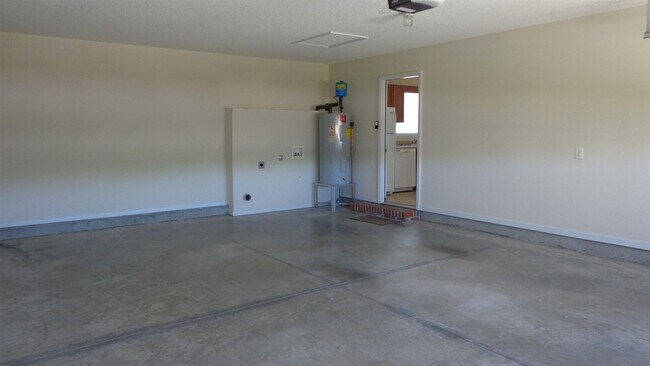 Building Photo - 121 Starkys Creek Ct