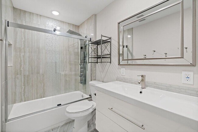 Building Photo - 940 Butia St