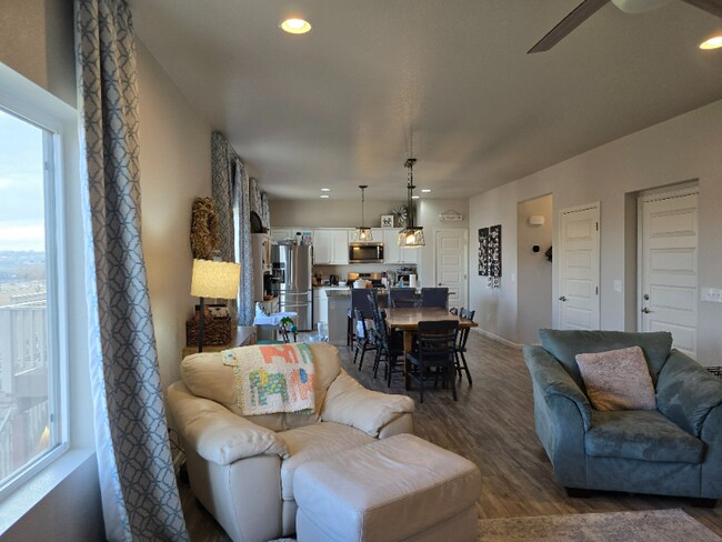 Building Photo - 310 Pavo Ct