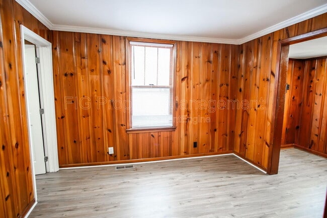 Building Photo - 525 Sewanee St