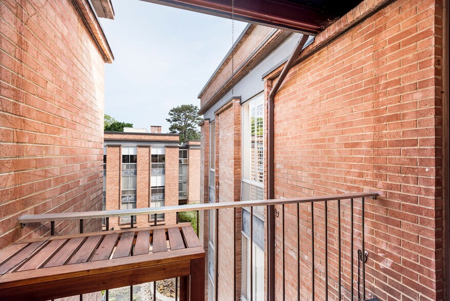 Building Photo - 1400 Kenesaw Ave