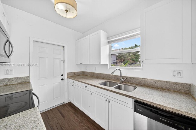 Building Photo - 1460 NW 2nd St