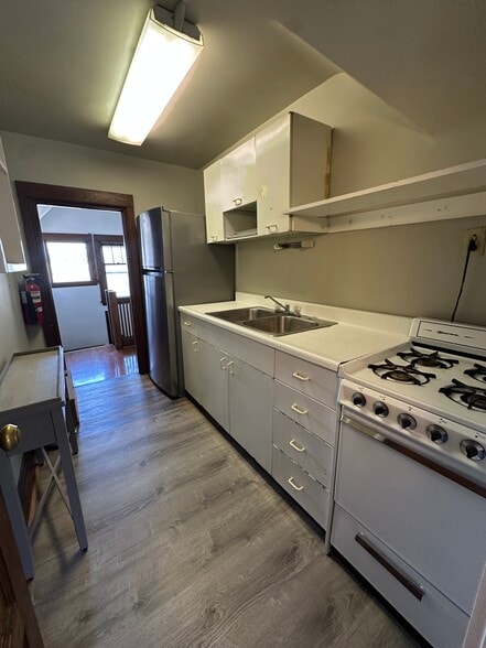 Building Photo - 105-1 Bool St