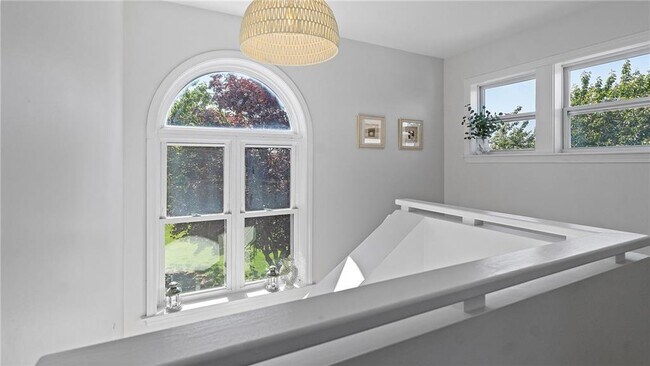 Building Photo - 152 Tuckerman Ave
