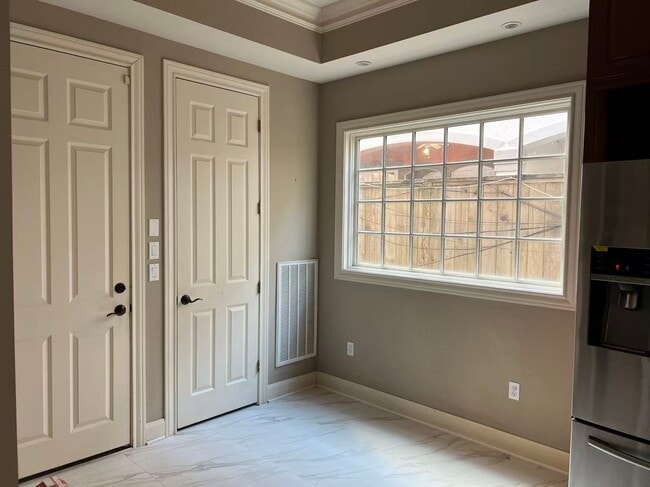 Building Photo - 5511 Val Verde St