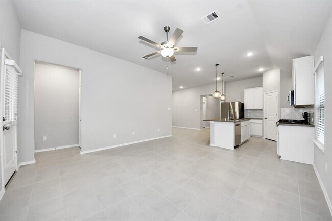 Building Photo - 20731 Sunseed Dr