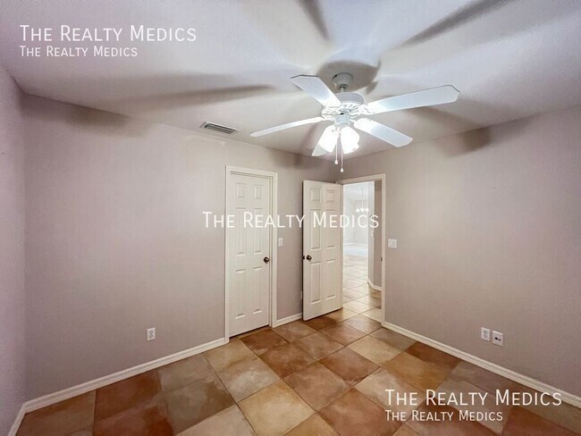 Building Photo - 2602 SW 20th Cir