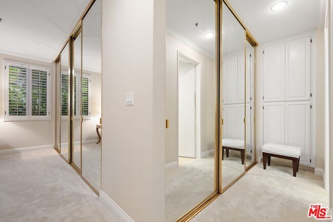 Building Photo - 2132 Century Park Ln