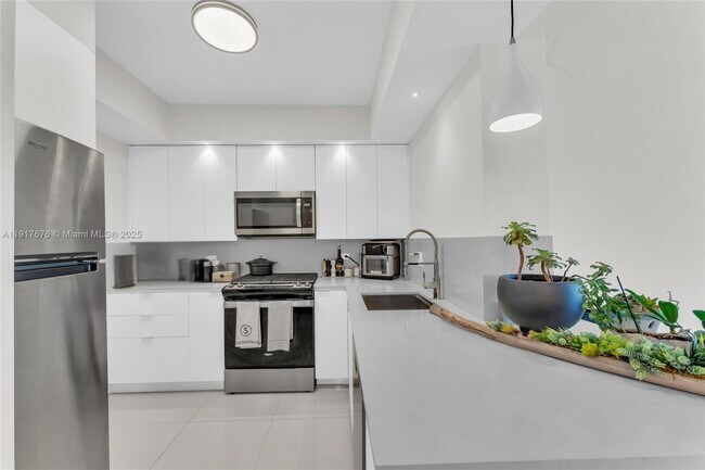 Building Photo - 700 Biltmore Way