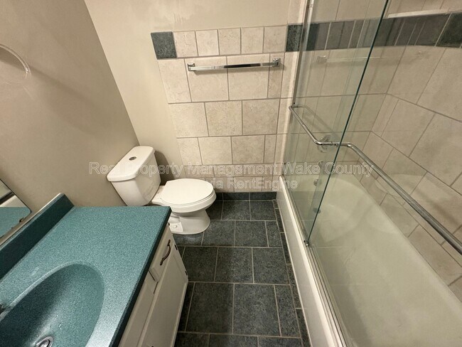 Building Photo - 106 N McLean Ct