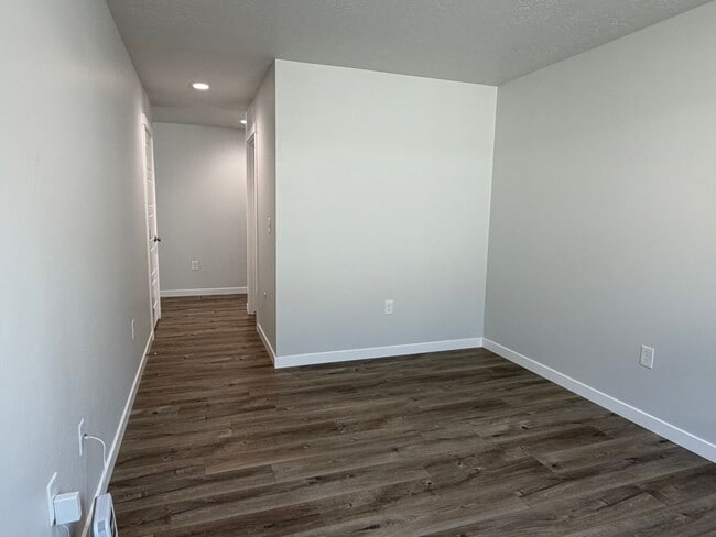 Building Photo - Move-In Special! Brand new 3 bed 2 bath ho...