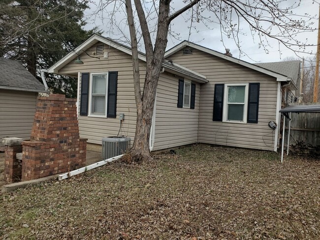 Building Photo - Very nice and recently remodeled 2BR rancher with 1 car garage