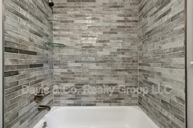 Building Photo - 2385 Tilson Rd