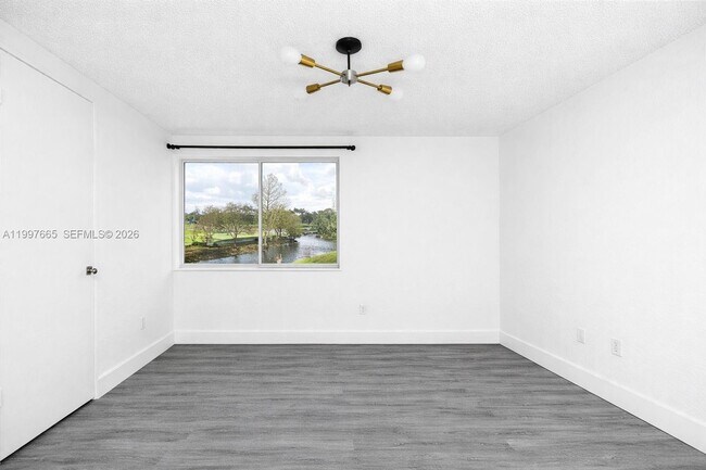 Building Photo - 12620 Vista Isles Dr