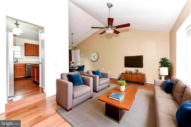 Building Photo - 10135 Forest Hill Cir