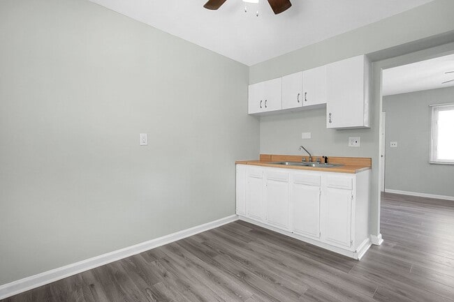 Building Photo - Newly Updated 3 Bedroom Home with Garage &...