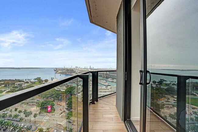 Building Photo - 398 NE 5th St