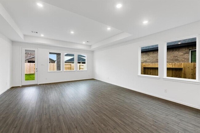 Building Photo - 9739 Pettus Crk Dr