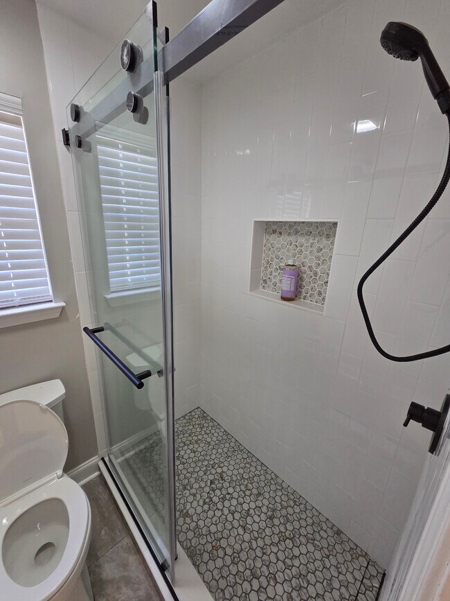 Building Photo - 12233 Park Lawn Ave