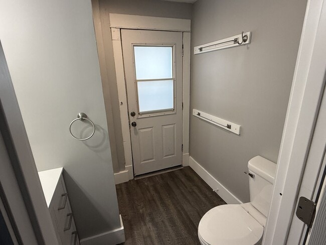 Building Photo - 325/327 3rd St NE